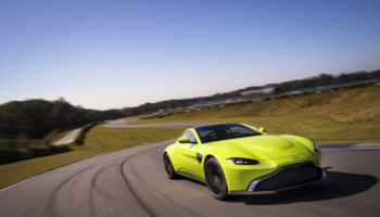 007 dovrà fare spazio in garage: Aston Martin svela la nuova Vantage