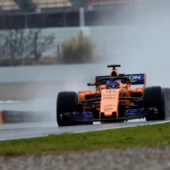 Alonso si prende il Day 3 al Montmelò, ma ha girato solo lui. Ferrari ferma: “C’è ghiaccio sui cordoli!”