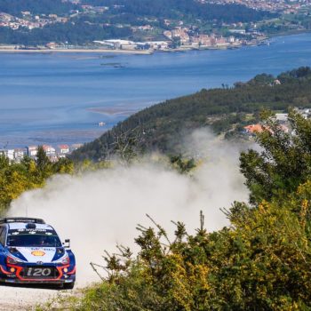 Neuville mantiene la vetta in Portogallo, botto spaventoso per Meeke