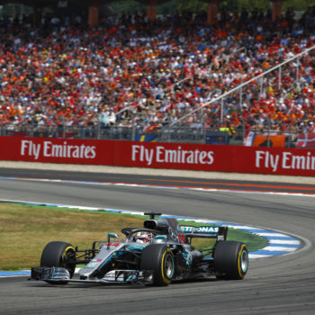 “Basta una reprimenda”: la FIA non punisce Hamilton e conferma la sua vittoria in Germania