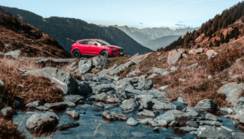 La Jaguar E-Pace in 18 scatti: ecco la photogallery della nostra prova