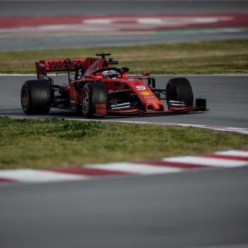 Vettel: “Per via dell’impatto sarà difficile capire cosa si sia rotto. Charles? Gli chiedo consigli!”