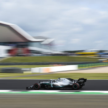 Bottas beffa Hamilton per 6 millesimi: è pole del #77! Vicinissimo Leclerc, lontano Vettel