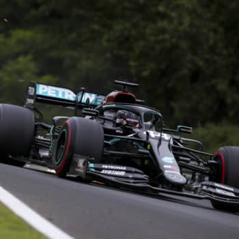 Lewis Hamilton demolisce il record della pista in Ungheria: è pole! Ferrari alle spalle di Racing Point