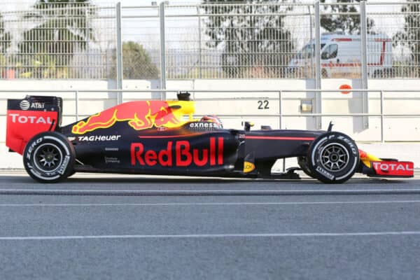 La Red Bull RB12 del 2016, con un angolo di Rake molto accentuato.