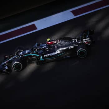 Bottas precede Hamilton nelle FP2 di Abu Dhabi. 8° Leclerc, a fuoco l’Alfa di Raikkonen