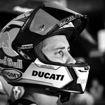 04-andrea-dovizioso-itae-2-4-gallery_full_top_fullscreen