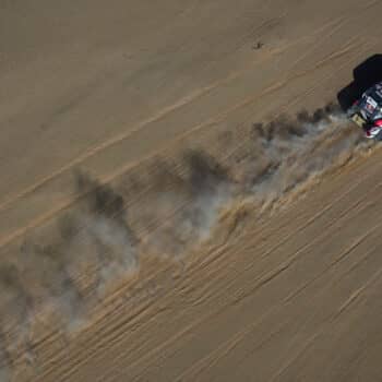 La Stage 2 riscrive la classifica della Dakar: salgono Al-Attiyah, Loeb e le Honda, crollano le KTM