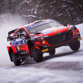 Arctic Rally Finland: Ogier sbatte, Tanak gestisce. Rovanpera vs Neuville per il secondo posto