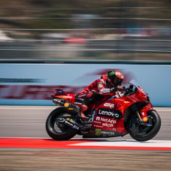 Martin sbaglia, Bagnaia no: il #1 vince la Sprint del GP d’Indonesia e accorcia nel Mondiale