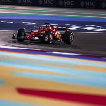 Leclerc è 1° nelle FP1 del GP del Qatar davanti a Norris e Piastri. 4° Sainz, solo 11° Verstappen