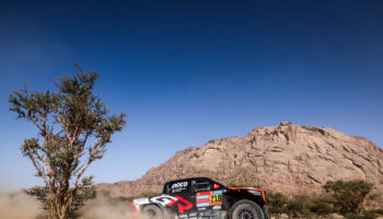 Variawa e Santolino vincono la Stage 3 della Dakar. Loeb perde un’ora, prime difficoltà per Sanders