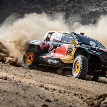 La Stage 1 della Dakar va a Quintero e Sanders. 7° Sainz, Al-Attiyah e Loeb giocano con la strategia