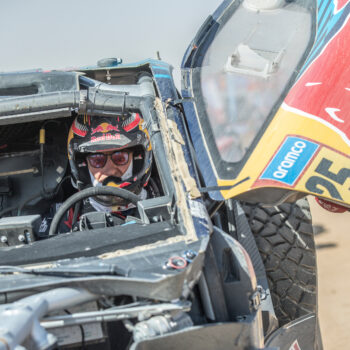 La tremenda prima settimana della Dakar: Sainz si ritira, Loeb capotta dopo 12 km della Stage 3