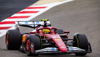 Hamilton davanti a tutti a metà del Day 2 dei test del Bahrain, si nascondono Piastri e Lawson