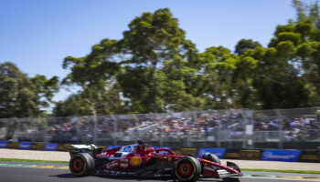 Leclerc si prende le FP2 del GP d’Australia davanti alle McLaren. Classifica corta nei long run