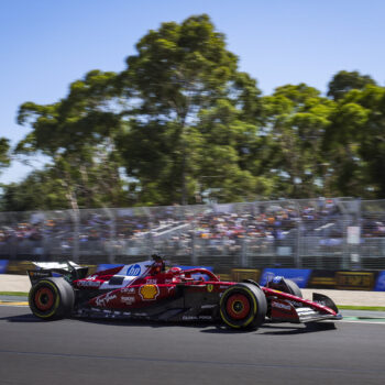 Leclerc si prende le FP2 del GP d’Australia davanti alle McLaren. Classifica corta nei long run